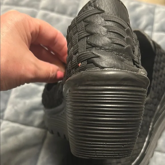 Women's Black Woven Platform Shoes. Used in Great Cond. Size 5 - Picture 3 of 7